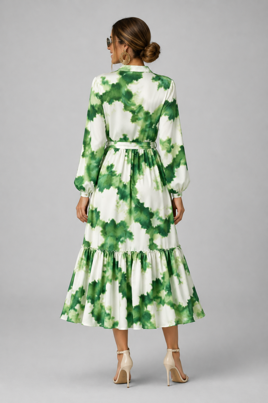 Elna | Long green summer dress: long sleeves and a V-neck for effortless sophistication