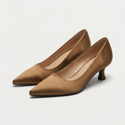 Covadonga | Women's Elegant Pointed Toe Pumps with Low Heel