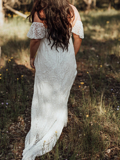 Long lace maternity dress with ruffles and short sleeves for women, elegant, fashionable, for pregnant woman photoshoots