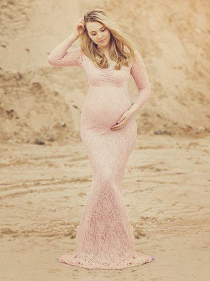maternity chaps for photoshoot, figure-hugging maxi dress with pink lace, mermaid style, elegant fashion